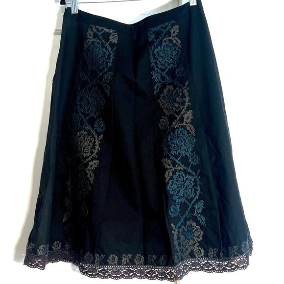 Loft Cotton Embroidered Skirt With Crochet Lace Trim Size 6 - Picture 2 of 7